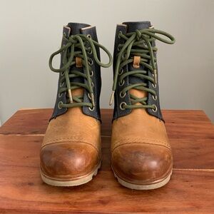 Sorel Women’s PDX 1964 Wedge Boot
Tan Leather Navy Canvas
Size 9.5
NL2174-010